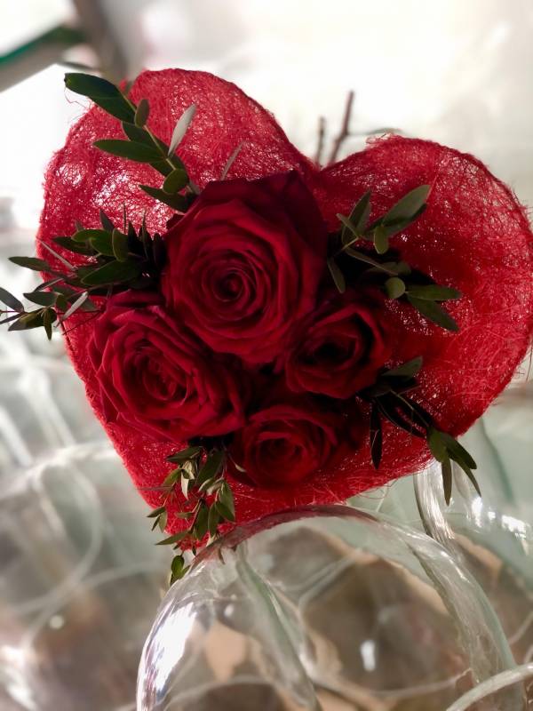 Μπουκέτο Τριαντάφυλλα σε Βάση Καρδιά 5τμχ