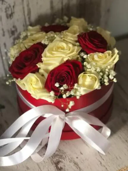 Κουτί Τριαντάφυλλα Κόκκινα & Λευκά