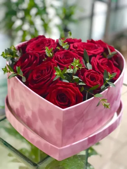 Τριαντάφυλλα – Βελουτέ Ροζ Κουτί Σχήμα Καρδιάς